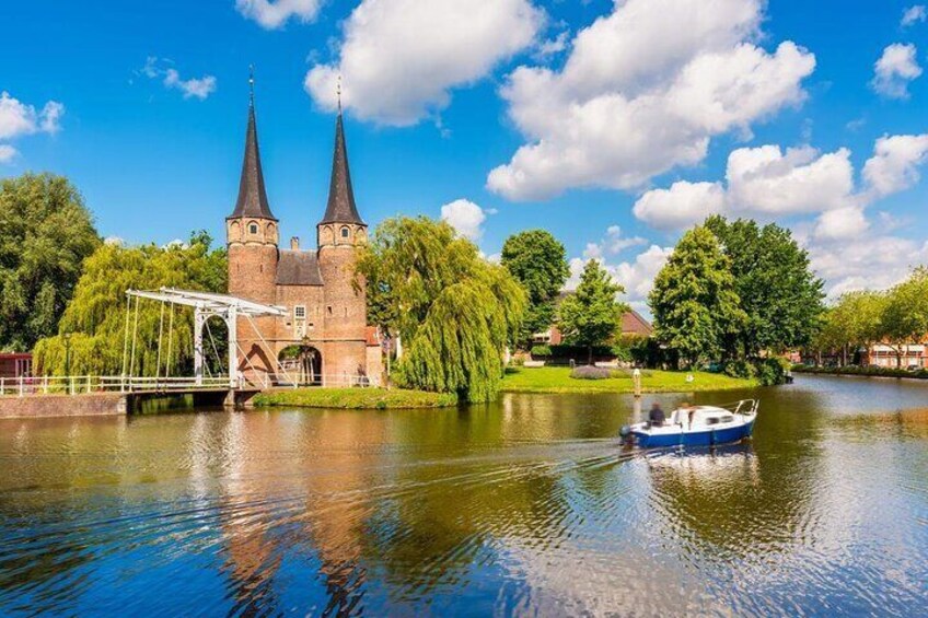 Private tour to Kinderdijk windmills and beautiful city of Delft