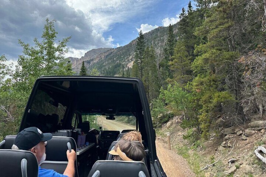Half-Day Retractable Glass Top Tour in Rocky Mtn National Park