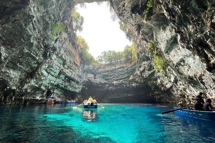 Dream Tour: Melissani Lake, Drogarati Cave, Myrtos (viewpoint)