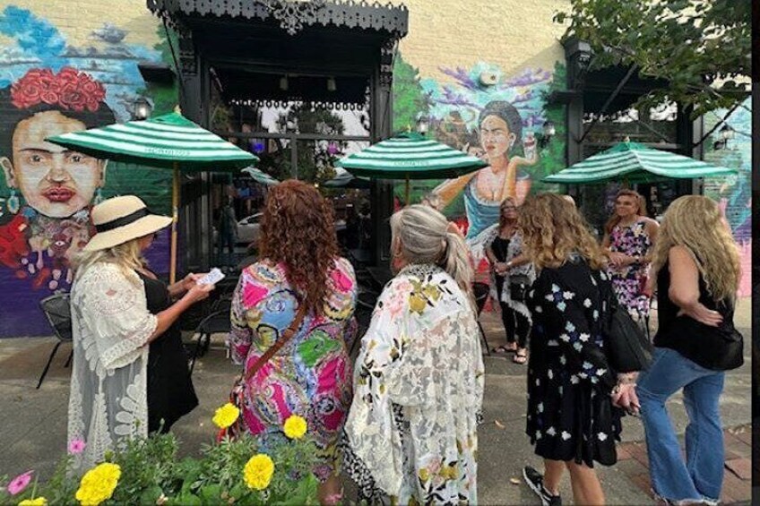 2-Hour Guided Walking Art and Appetizers Tour in Lexington