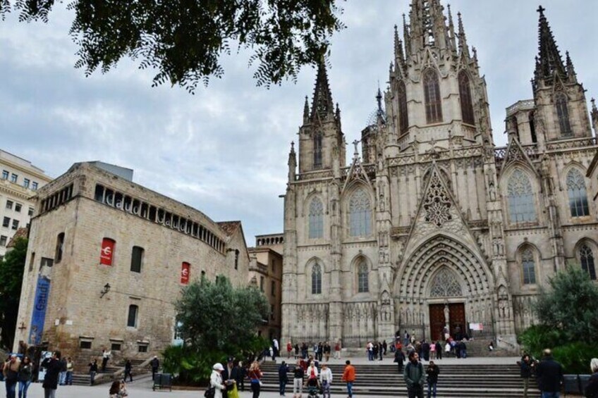 Self Audio Guided Tour in Gothic Quarter of Barcelona