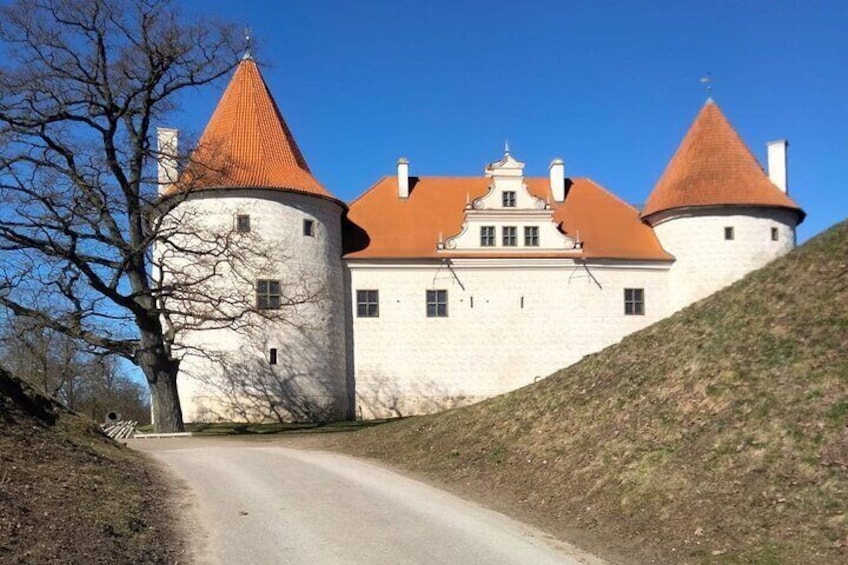 Road to Bauska castle
