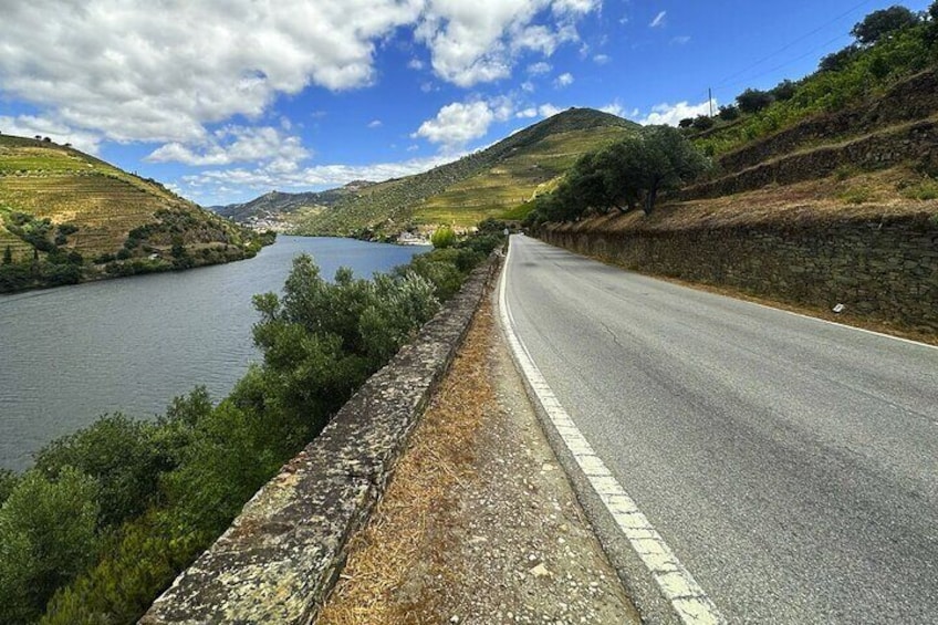 Full Day Douro Valley River Cruise Tour with Wine Tastings