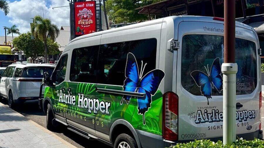 The Airlie Hopper Sightseeing Bus