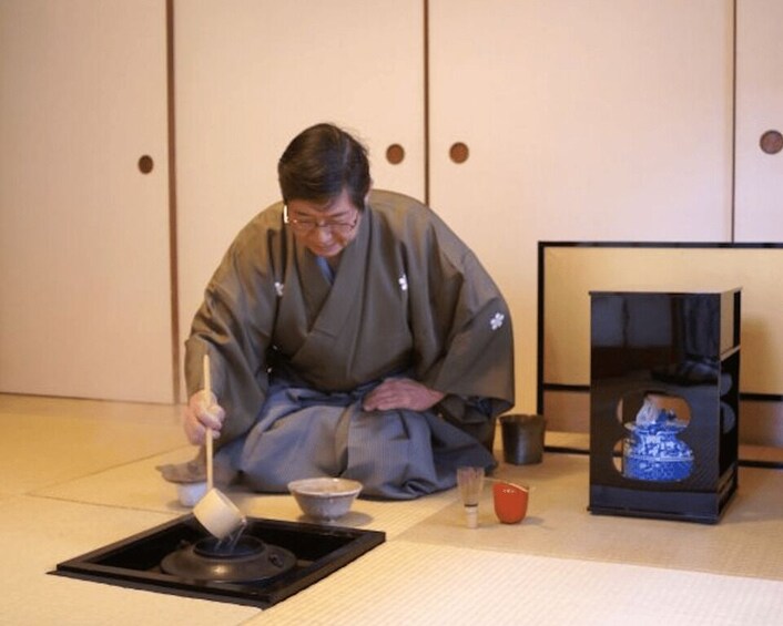 Tokyo:Tea ceremony experience at Komaba Warakuan