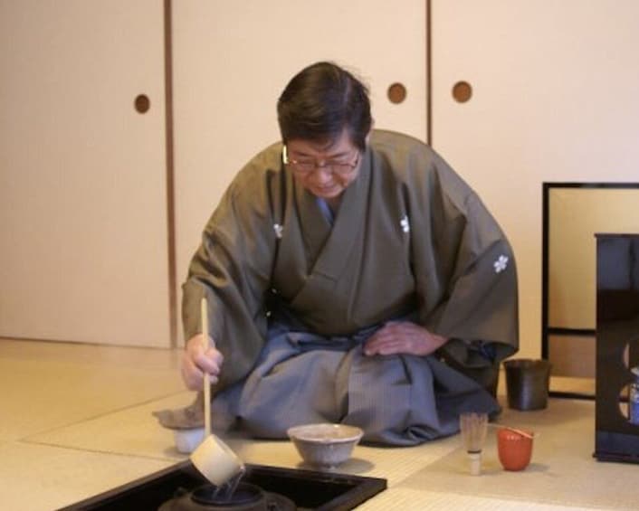 Tokyo:Tea ceremony experience at Komaba Warakuan