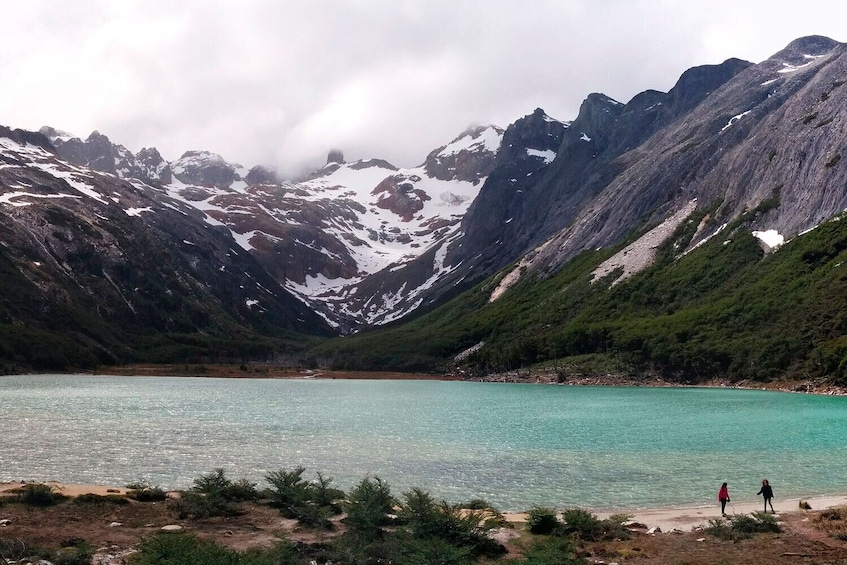 Trekking to Esmeralda Lake