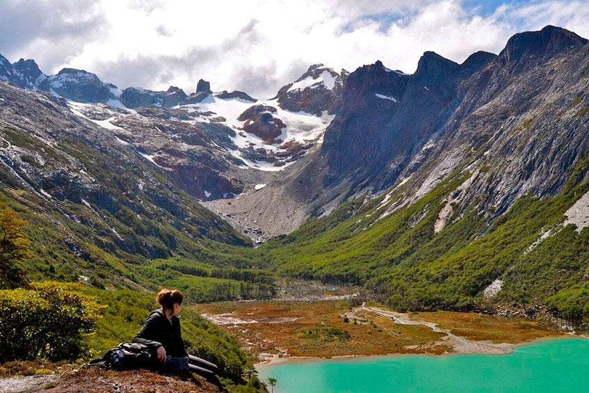 Trekking to Esmeralda Lake