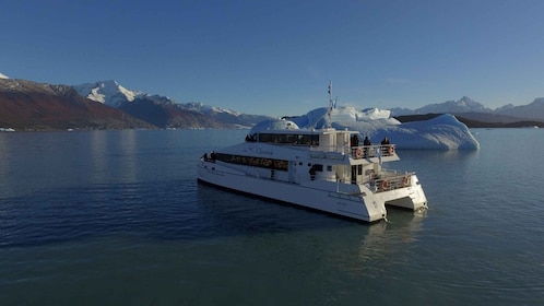 From El Calafate: Estancia Horseback Riding and Boat Tour