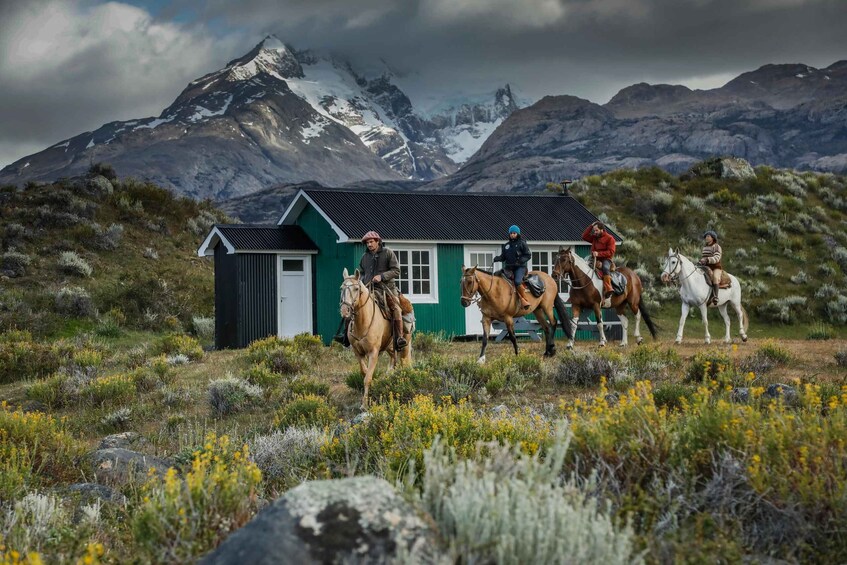 Picture 1 for Activity From El Calafate: Estancia Horseback Riding and Boat Tour