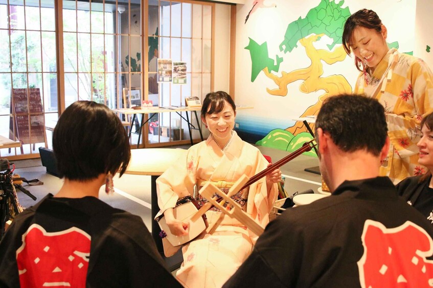 Picture 8 for Activity 【TOKYO SHAMI】Let's make a mini shamisen and play it!