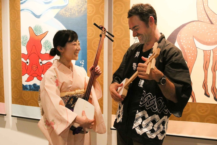 Picture 6 for Activity 【TOKYO SHAMI】Let's make a mini shamisen and play it!