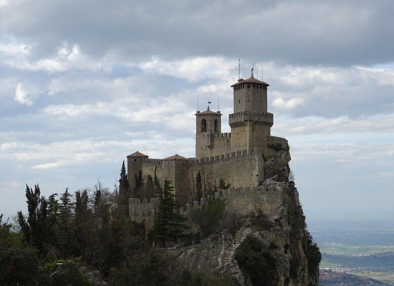 Picture 6 for Activity San Marino Historical Center Private Tour with tourist guide