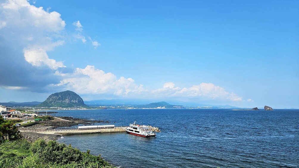 Picture 18 for Activity Jeju Island: Highlights Tour with Attraction Tickets & Lunch