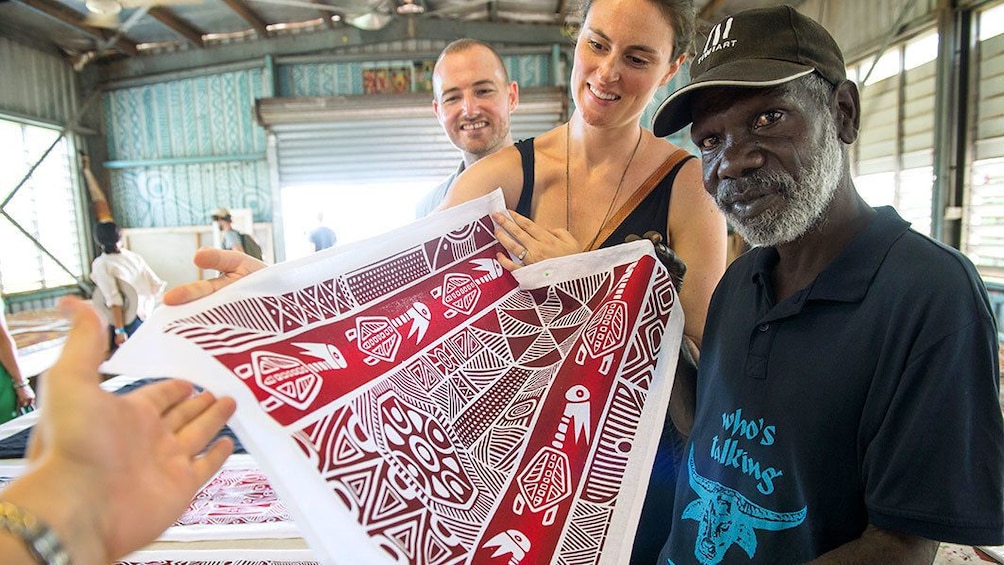 Tourist couple and creator with artwork in Darwin