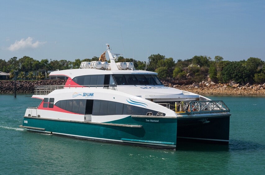 Full Day Cruise to Crab Claw Island with Seafood Buffet 
