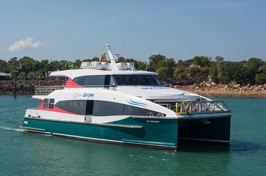 Full Day Cruise to Crab Claw Island with Seafood Buffet
