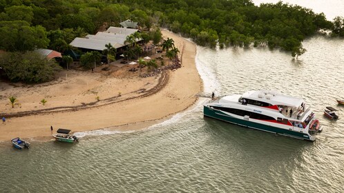 Full Day Cruise to Crab Claw Island with Seafood Buffet 