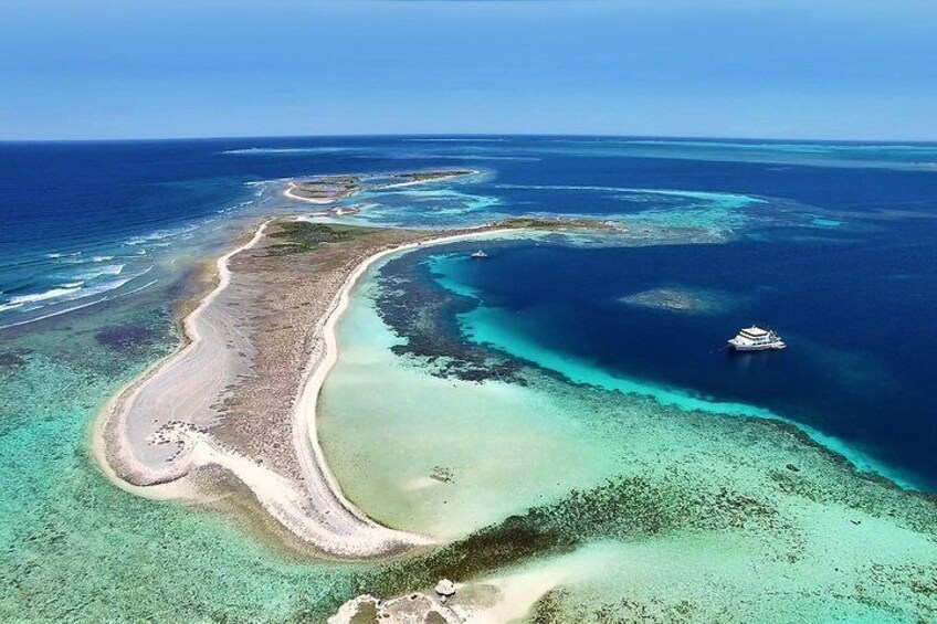 Snorkel & explore the beautiful Abrolhos Islands