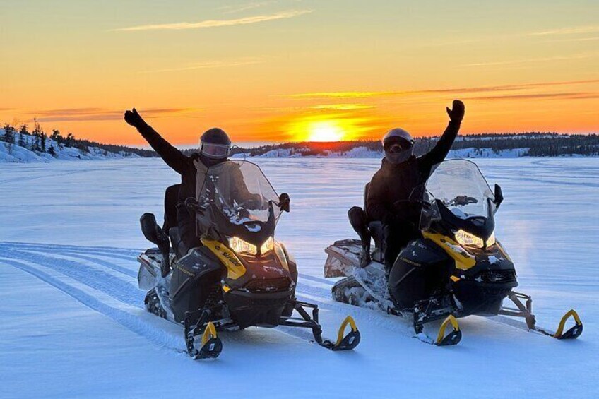 1 Hour Private Snowmobile Adventure in Yellowknife