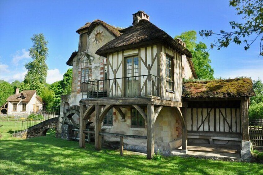 Cruise over to the Queen’s Hamlet, a rustic retreat that was built for Marie Antoinette in 1783. It was a place for the queen to relax and entertain her closest friends