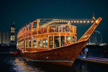 杜拜 Al Seef 獨桅帆船巡遊含晚餐和現場娛樂表演
