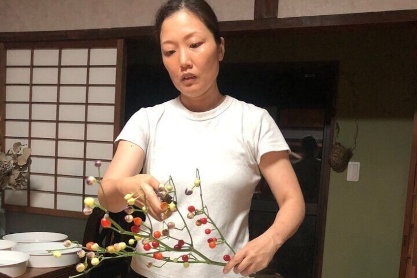 Trimming for ikebana requires a keen eye!