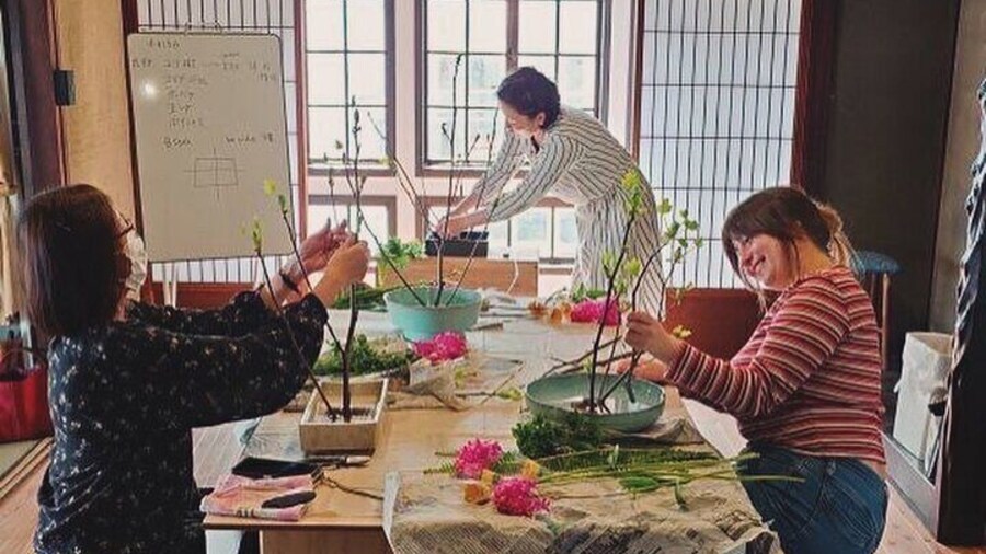 Create your own ikebana display from start to finish!