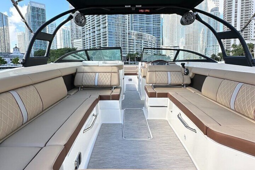 Private Miami Boat Tours with a Captain in a Sundeck
