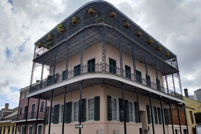 Spooky Spirits Haunted Pub Crawl - Ghost Tour in New Orleans