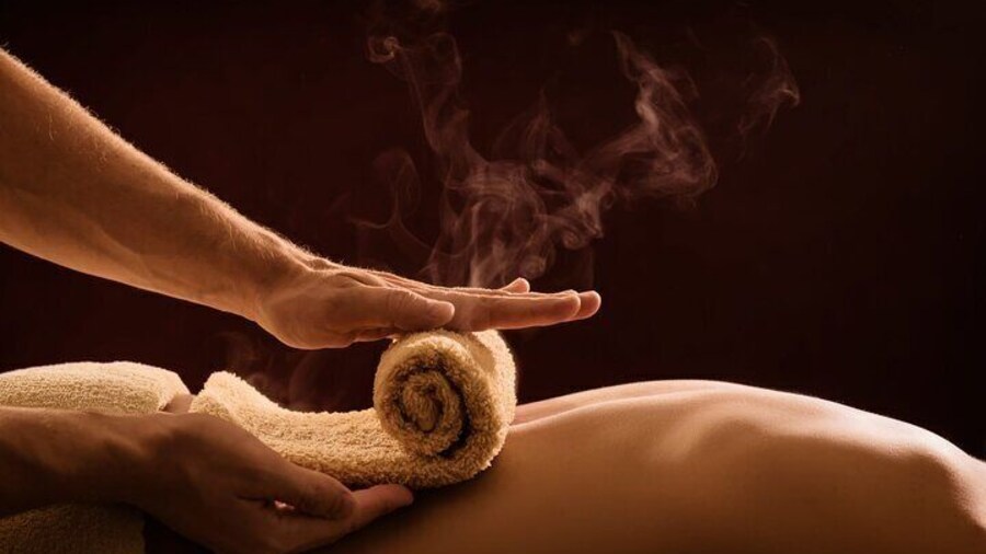 Private 2H Relaxing Massage Experience with Essential Oils