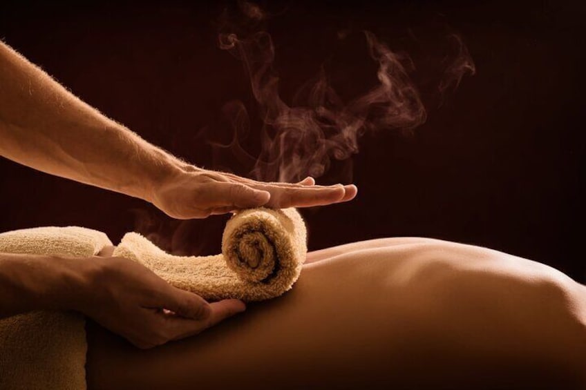 Private 2H Relaxing Massage Experience with Essential Oils