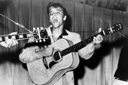 The King's Odyssey: 2-Hour Private Elvis Car Tour in Memphis