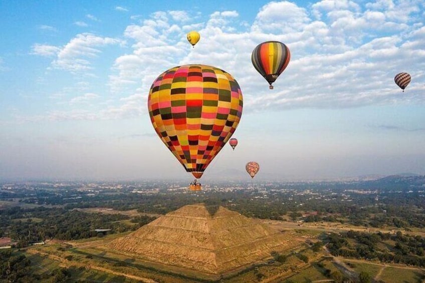Balloon flight over Teotihuacan unforgettable experience
