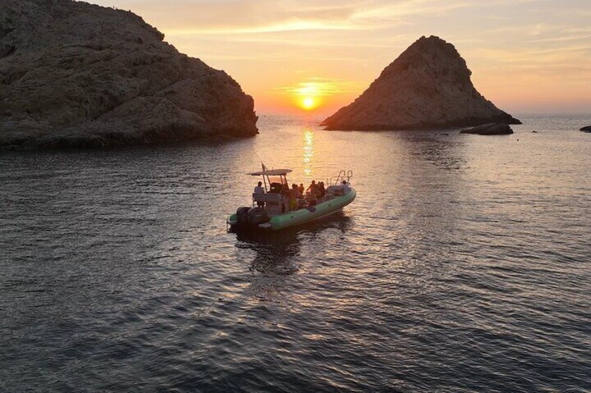 Sunset aperitif on the water