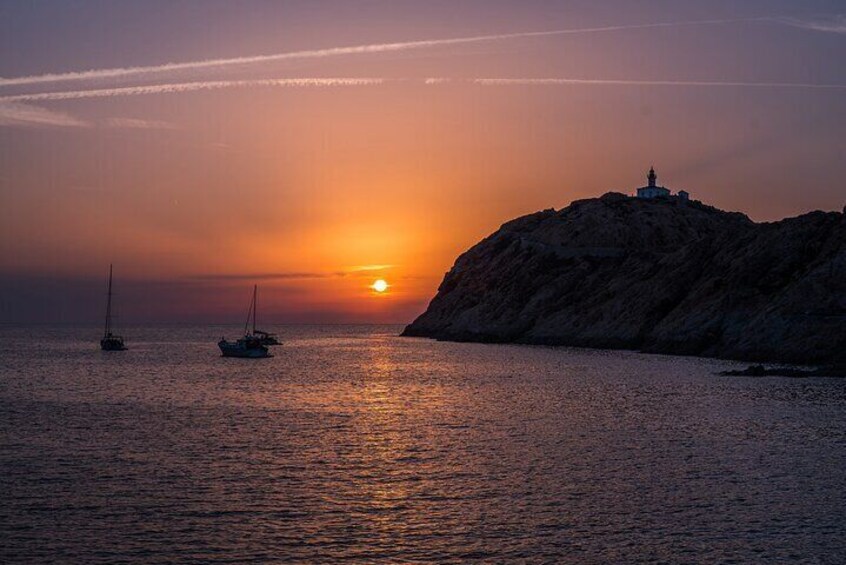 Sunset aperitif on the water