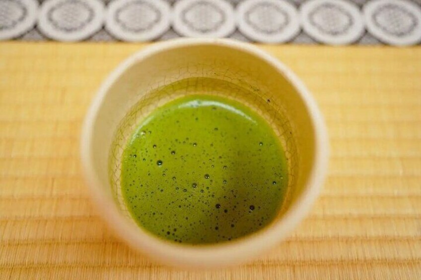 抹茶：matcha(finely-milled Japanese green tea) - Matcha is a type of green tea.
In Japan, it is widely used as an ingredient in confectionery and cooking, as well as for drinking in the tea ceremony.