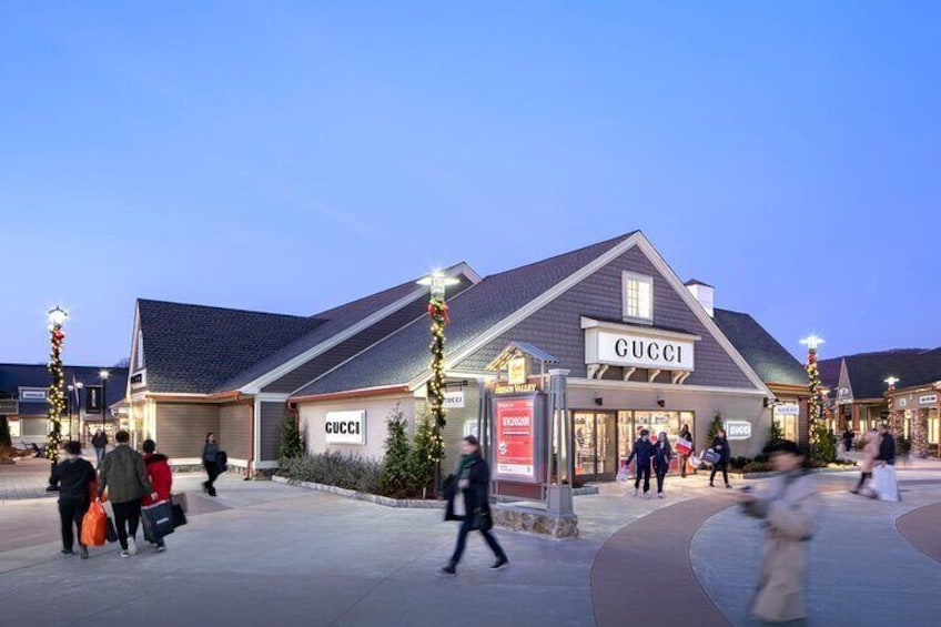 7 Hour Private Shopping Tour in Woodbury Common Premium Outlets