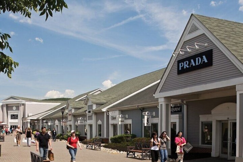 7 Hour Private Shopping Tour in Woodbury Common Premium Outlets