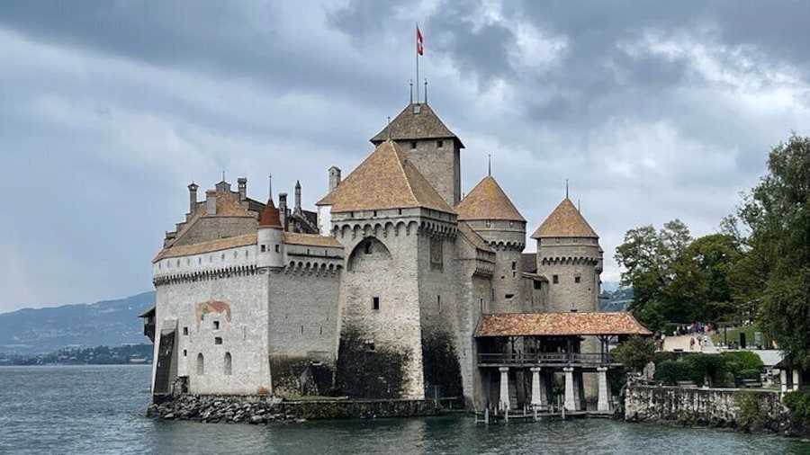 Chillon Castlehttps://media-cdn.tripadvisor.com/media/attractions-splice-spp-720x480/11/f9/02/c6.jpg