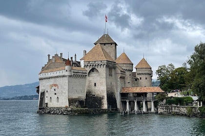 Private Excursion From Geneva to Montreux and Chillon Castle