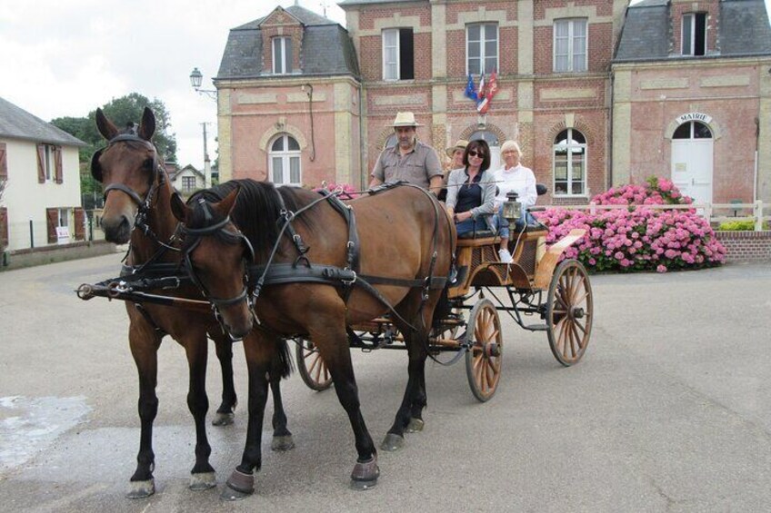 the horse-drawn carriage at the Town Hall of Saint-Pierre-Azif