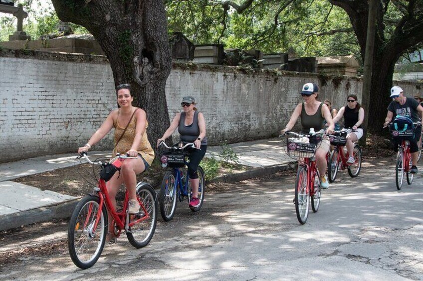 3-Hour Craft Beer and Garden District Bike Tour in New Orleans