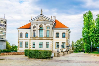 Chopin Tour in Warsaw with Skip-the-line Museum & Concert