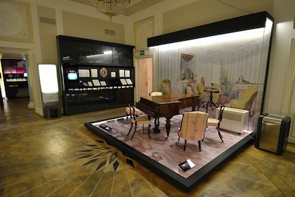 Warsaw: Private Chopin Tour with tickets to Chopin Museum