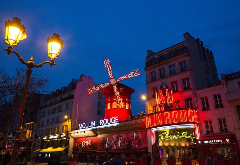 Seine Dinner Cruise, Eiffel Tower & Moulin Rouge with Champagne