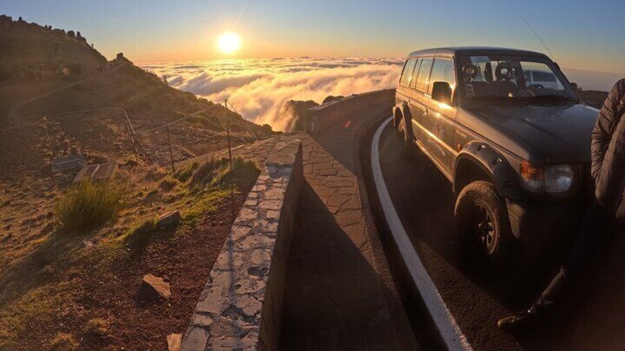 MADEIRA: Jeep Safari to Pico Arieiro & Santana local Houses