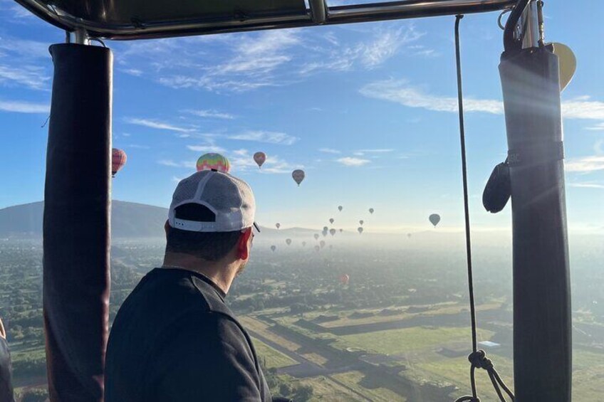 Hot air balloon flight in Teotihuacan