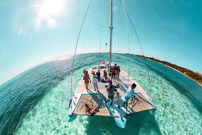 Deluxe Catamaran to Isla Mujeres, with Drinks, Snorkel & Buffet