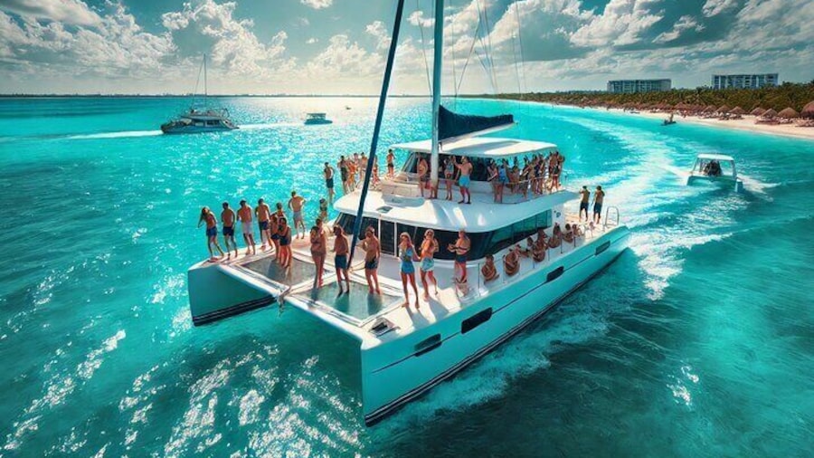 Deluxe Catamaran to Isla Mujeres, with Drinks, Snorkel & Buffet